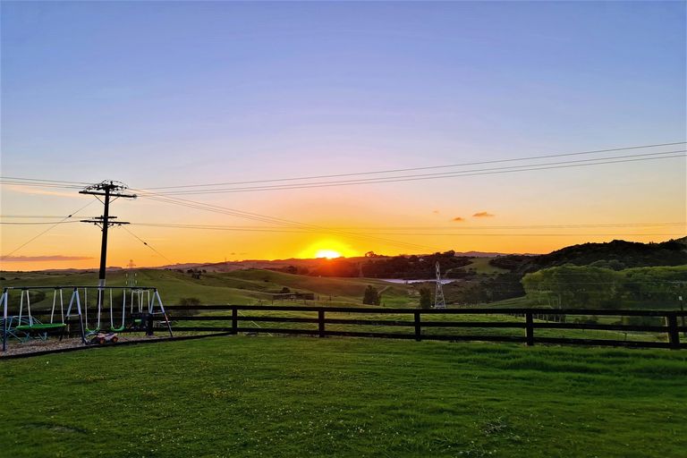 Photo of property in 7 Mountain Road, Kaiwaka, Maungaturoto, 0587