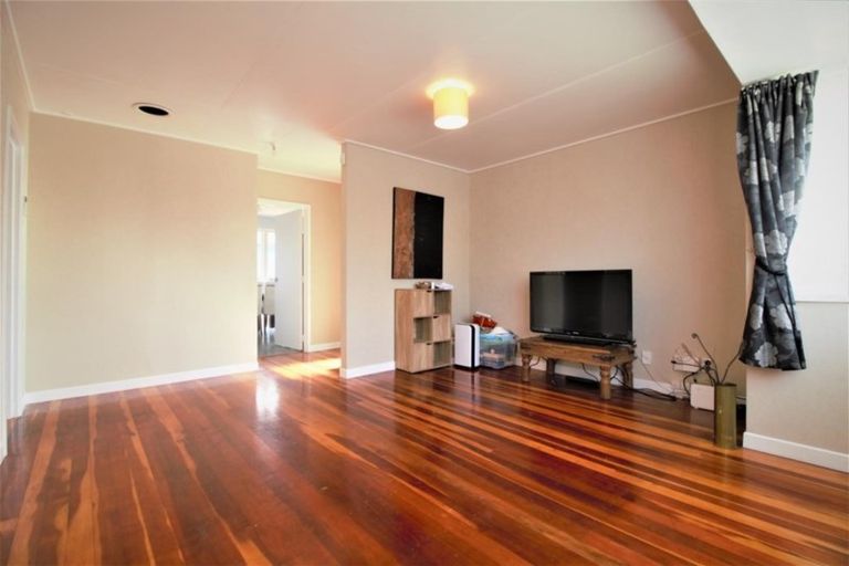 Photo of property in 16 Matai Street, Waiuku, 2123