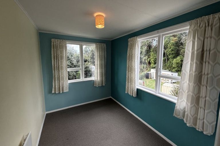 Photo of property in 24 Banks Street, Marfell, New Plymouth, 4310