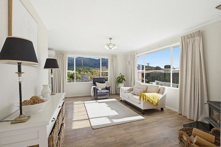 Photo of property in 30a Coates Street, Tawa, Wellington, 5028
