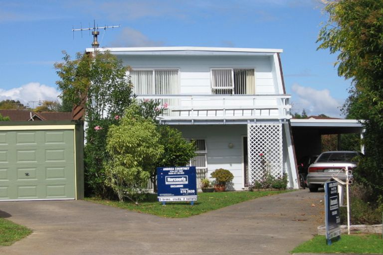 Photo of property in 2/13 Hedge Row, Sunnyhills, Auckland, 2010