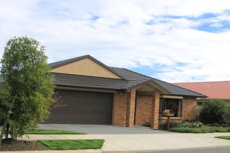 Photo of property in 9 Fernloche Place, Flat Bush, Auckland, 2016