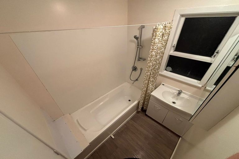 Photo of property in 17 Thornlow Street, Glendene, Auckland, 0602