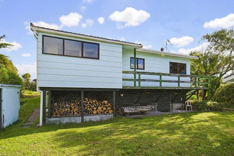 Photo of property in 8 Duncan Street, Waikawa Beach, Manakau, 5573