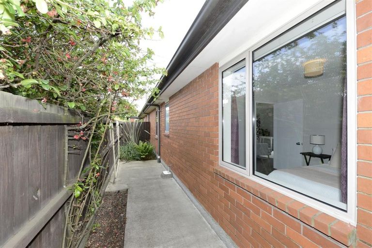 Photo of property in 17 Picton Avenue, Riccarton, Christchurch, 8011