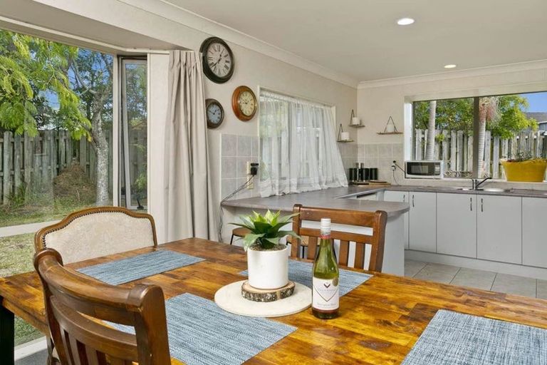 Photo of property in 37 Martin Jugum Lane, Ranui, Auckland, 0612