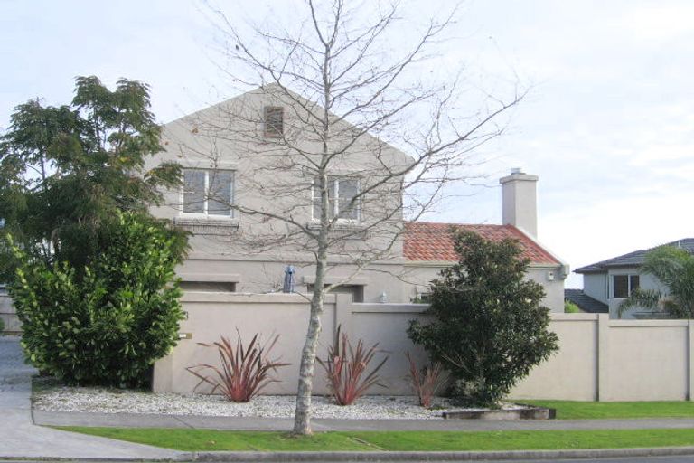 Photo of property in 13 Lansell Drive, East Tamaki Heights, Auckland, 2016