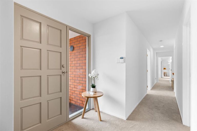 Photo of property in 216 Grahams Road, Burnside, Christchurch, 8053