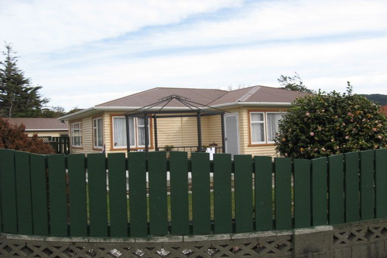 Photo of property in 29 Russell Road, Wainuiomata, Lower Hutt, 5014