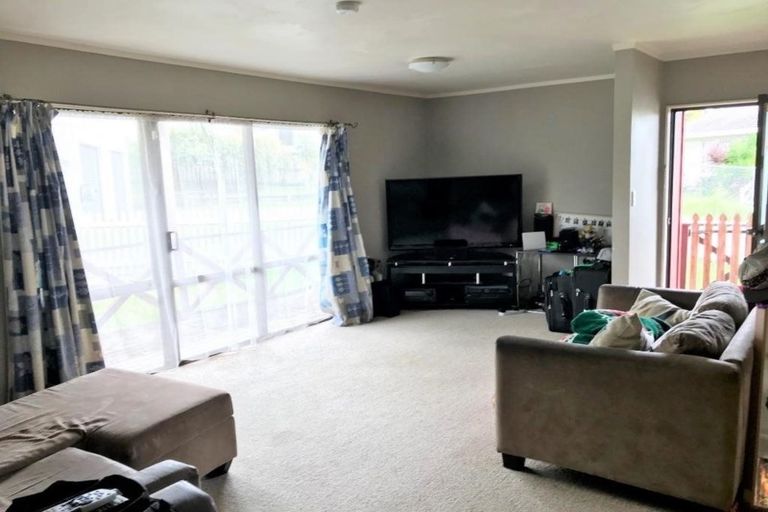 Photo of property in 1/109 Athena Drive, Totara Vale, Auckland, 0629