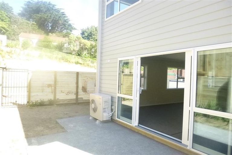 Photo of property in 20u8 Glanmire Road, Newlands, Wellington, 6037