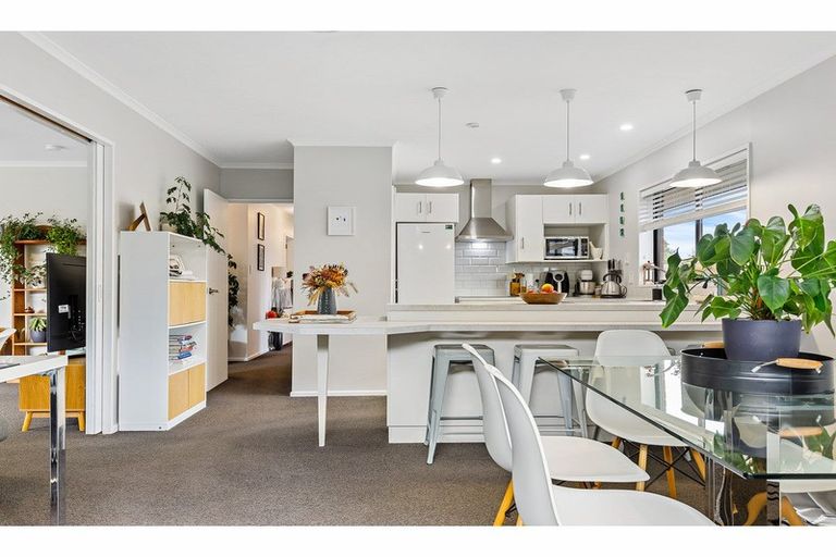 Photo of property in 61 Lowry Avenue, Redwood, Christchurch, 8051