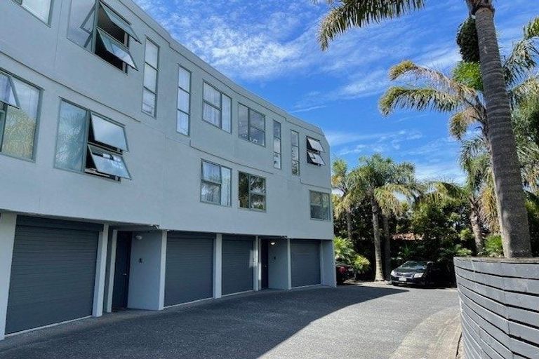 Photo of property in 6/19 Ocean View Road, Hillcrest, Auckland, 0627