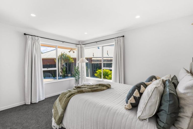 Photo of property in 6 Larkhill Place, Russley, Christchurch, 8042