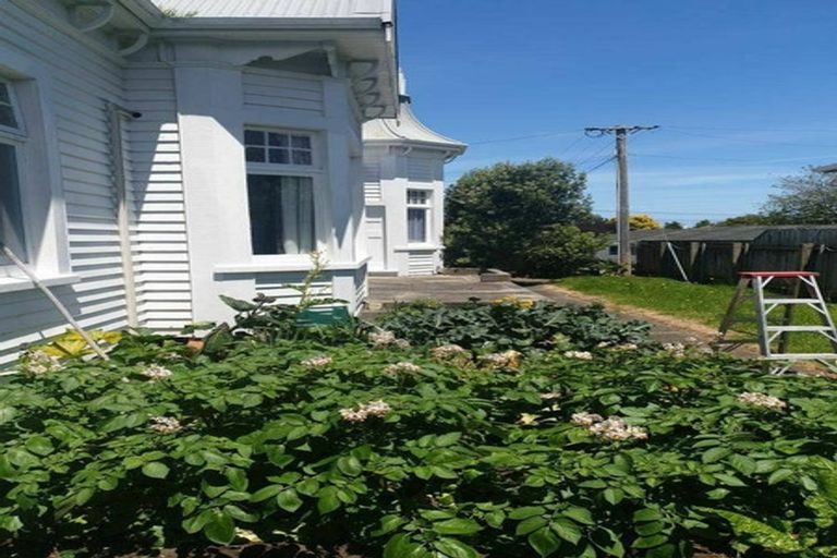 Photo of property in 6 Caius Avenue, Gonville, Wanganui, 4501