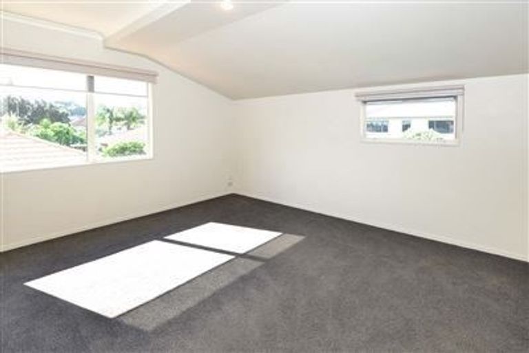 Photo of property in 2/58 Walton Street, Red Beach, 0932