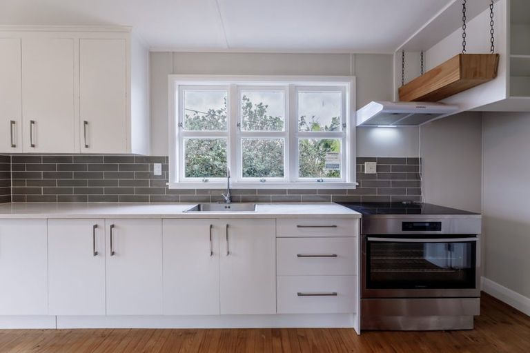 Photo of property in 74 Forest Hill Road, Henderson, Auckland, 0612