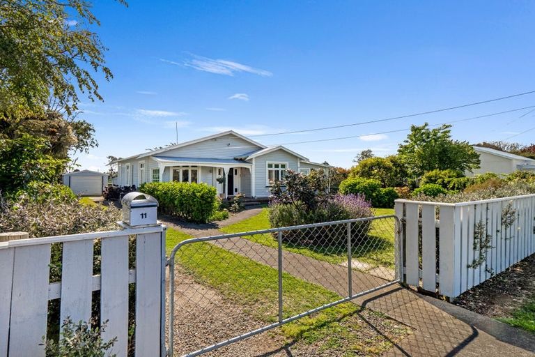 Photo of property in 11 Bear Street, Waverley, 4510