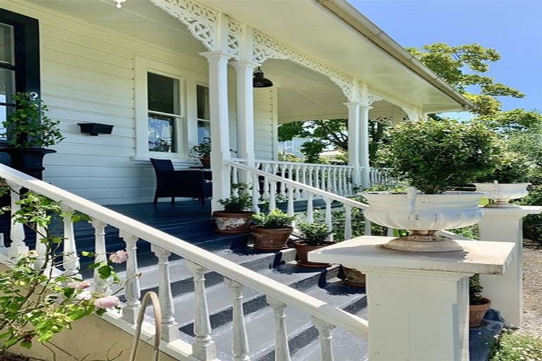 Photo of property in 22 Domain Road, Waipawa, 4210