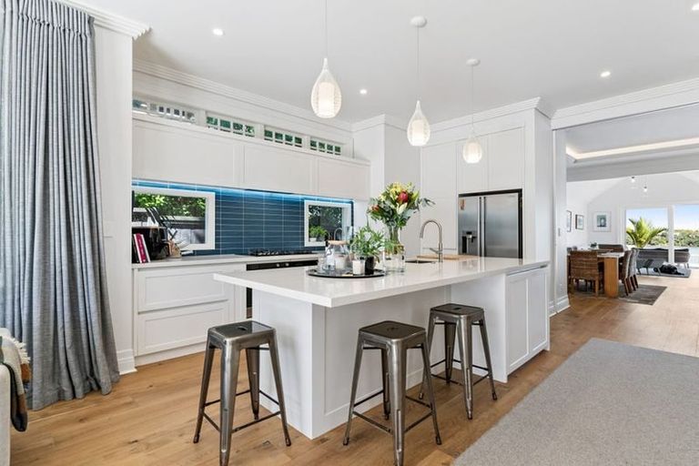 Photo of property in 21 Norwood Road, Bayswater, Auckland, 0622