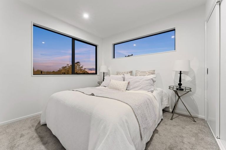 Photo of property in 21b Neal Avenue, Glenfield, Auckland, 0629