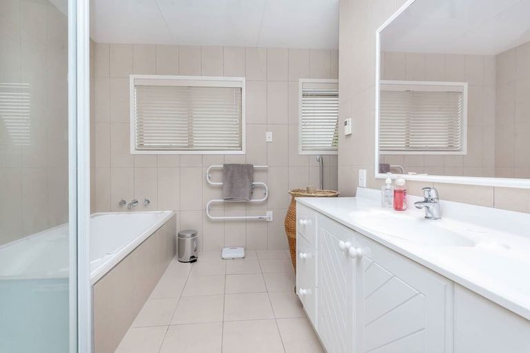 Photo of property in 5 Mccrystal Avenue, Bucklands Beach, Auckland, 2012