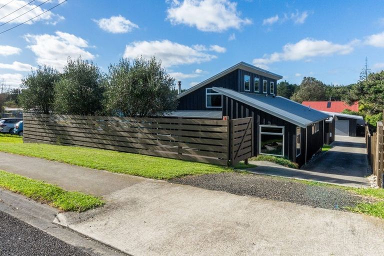 Photo of property in 6 Kent Avenue, Waitarere Beach, Levin, 5510