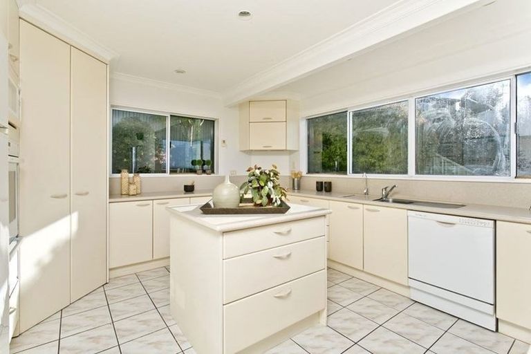 Photo of property in 7 Girrahween Drive, Totara Vale, Auckland, 0629