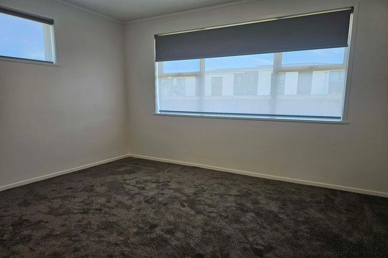 Photo of property in 11 Blanes Road, Weymouth, Auckland, 2103
