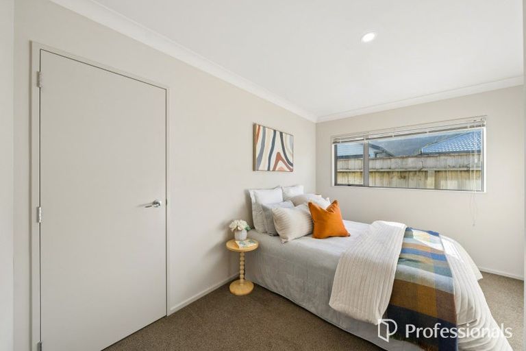 Photo of property in 16 Poppy Watts Grove, Stokes Valley, Lower Hutt, 5019