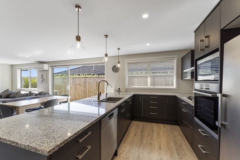 Photo of property in 5 Mahia Lane, Waikanae, 5036