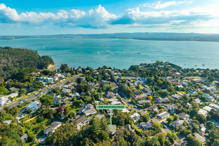 Photo of property in 43b Island Bay Road, Beach Haven, Auckland, 0626