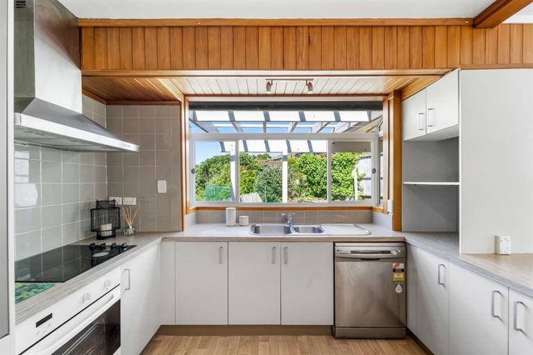 Photo of property in 10 Helvetia Drive, Browns Bay, Auckland, 0630