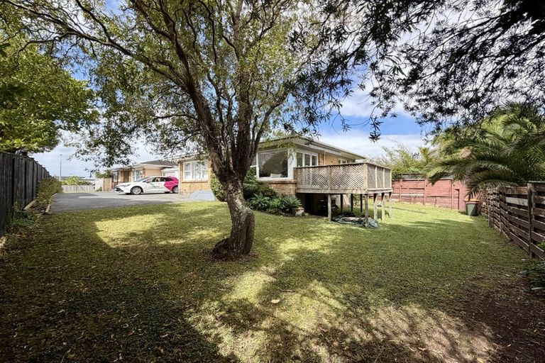 Photo of property in 2/7 Knightsbridge Drive, Forrest Hill, Auckland, 0620