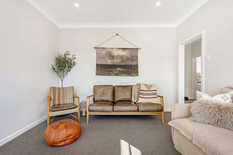 Photo of property in 221 Saint Leonards Avenue, Saint Leonards, Hastings, 4120