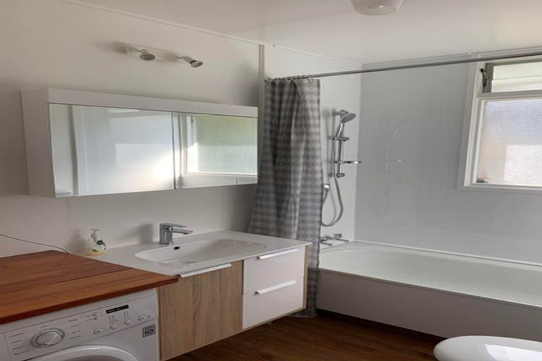 Photo of property in 45a Randwick Road, Northland, Wellington, 6012