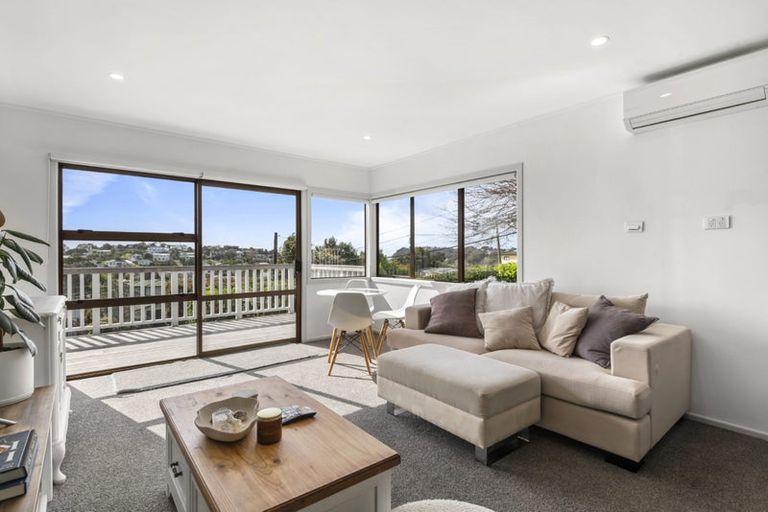 Photo of property in 5 Holiday Road, Stanmore Bay, Whangaparaoa, 0932