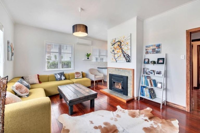 Photo of property in 19 Porter Crescent, Helensville, 0800