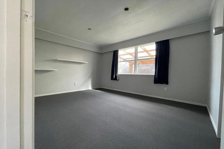 Photo of property in 26 Crompton Road, Massey, Auckland, 0614