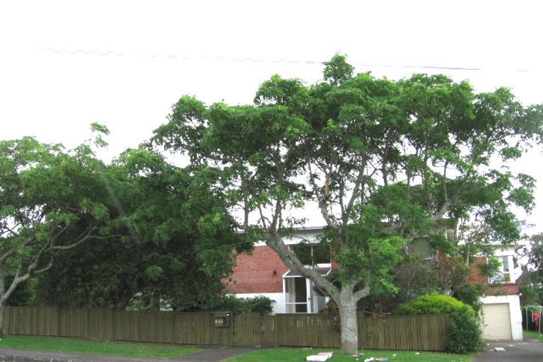 Photo of property in 2/83 Sylvan Avenue, Northcote, Auckland, 0627