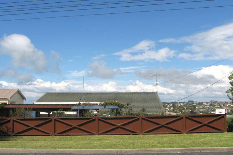 Photo of property in 2/19 Ridge Road, Waiake, Auckland, 0630