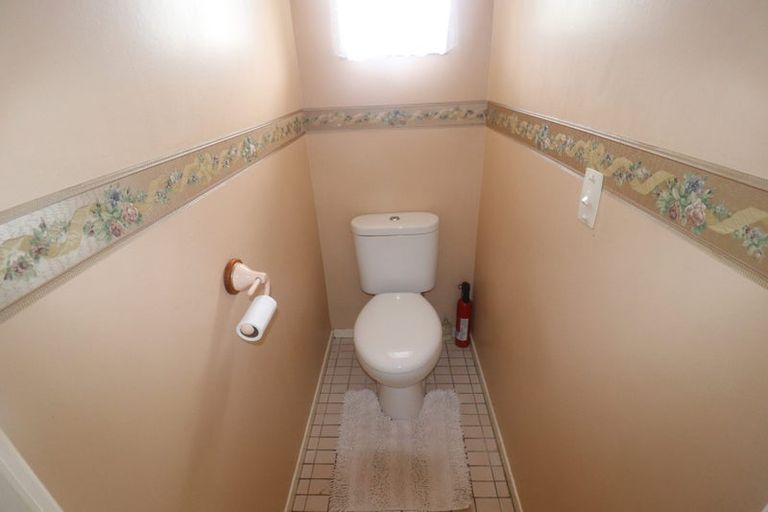 Photo of property in 10 Celeste Place, Totara Vale, Auckland, 0627