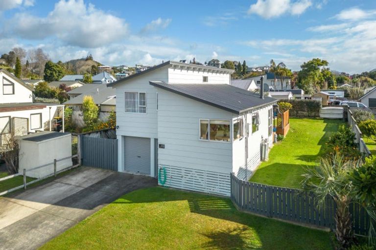 Photo of property in 102 Awarua Place, Whangamata, 3620