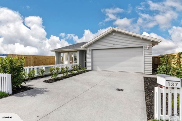 Photo of property in 137 Godfrey Drive, Orewa, 0931
