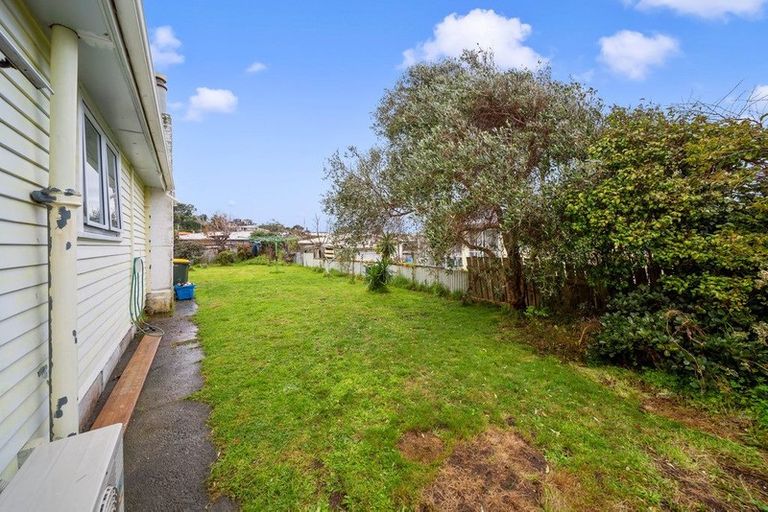 Photo of property in 38 Paritutu Road, Spotswood, New Plymouth, 4310