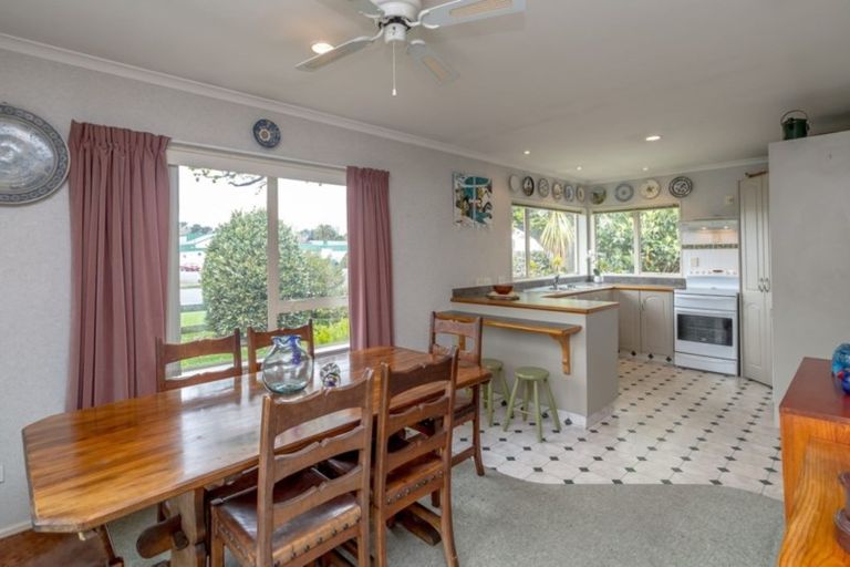 Photo of property in 10 Oak View Place, Greytown, 5712