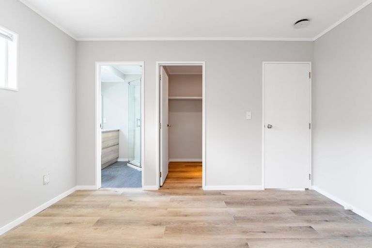 Photo of property in 44 De Havilland Drive, Goodwood Heights, Auckland, 2105