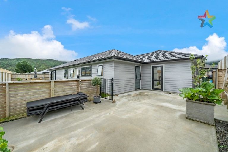 Photo of property in 6 Jack Vaughan Grove, Wainuiomata, Lower Hutt, 5014