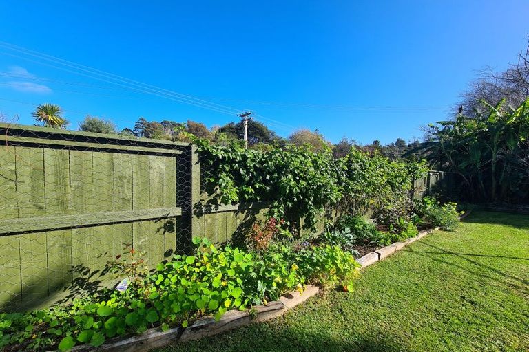 Photo of property in 15 Driving Creek Road, Coromandel, 3506