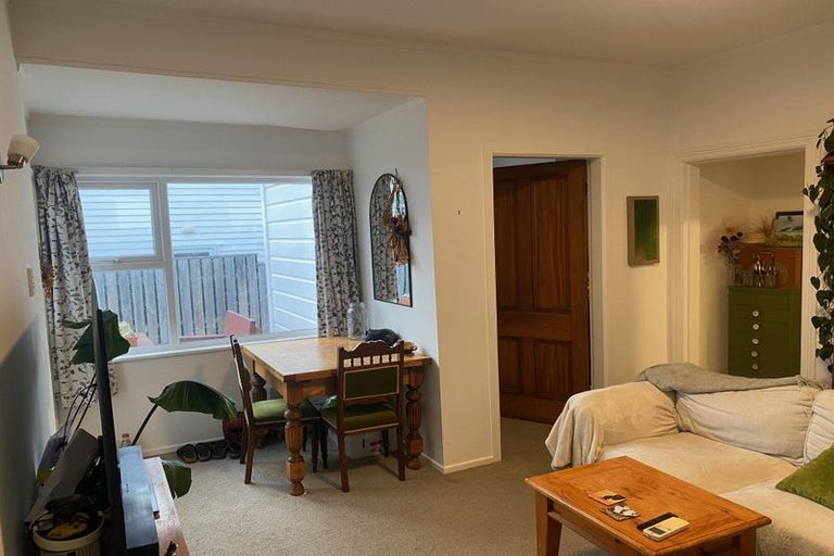 Photo of property in 118 Lyall Parade, Lyall Bay, Wellington, 6022